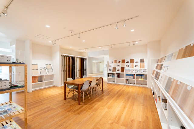 お家の中のドアをはじめ、外壁、室内用建材、床タイルなど、細かい部分のサンプルをご覧いただけます。