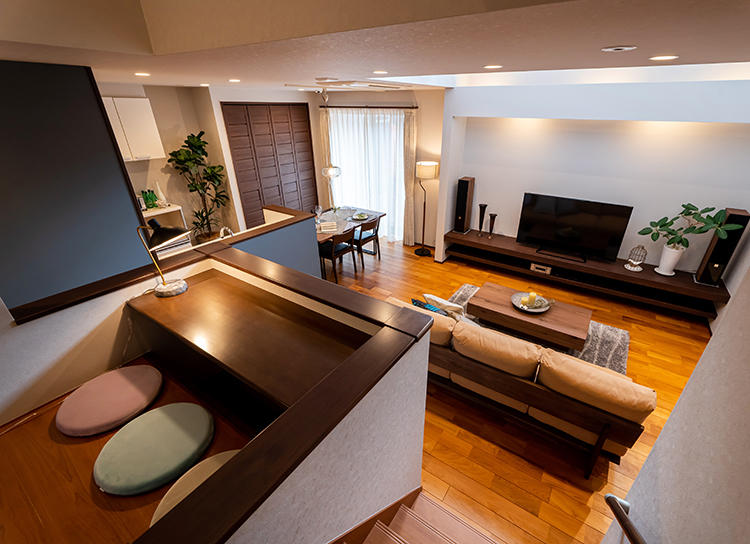 リビングやキッチンを見渡せる「ファミリー・リンク・スペース」は、お子様の学習スペースや、家族みんなのPCコーナーとして活用したり、家族をつなぐ場所です。