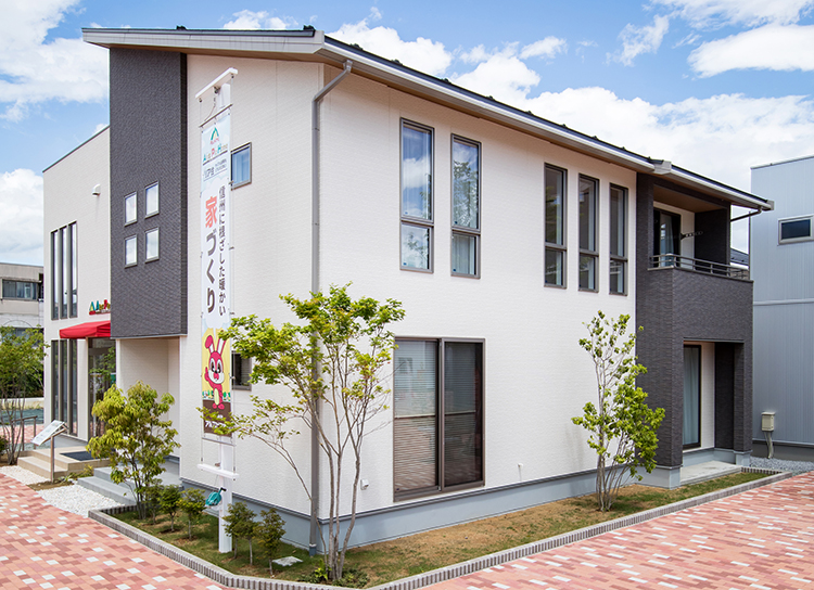 アルプスピアホームが大切にしている【信州に根ざした暖かい家】、そして【完全フル装備・未来基準の家】を、見て・降れて・体感してください!